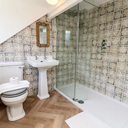 4 Studley Terrace * Whitby